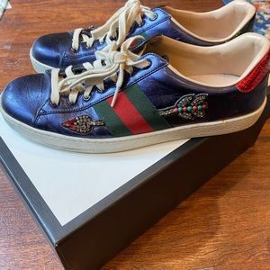 Gucci sneakers with rhinestone.